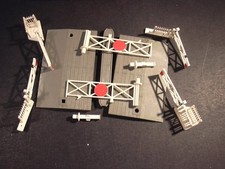 OO gauge - Triang / Hornby - R495 -  Single track level crossing