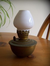 BRASS KELLY OIL LAMP+SHADE-GC