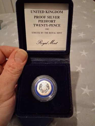 Royal mint 1982 silver - royal,