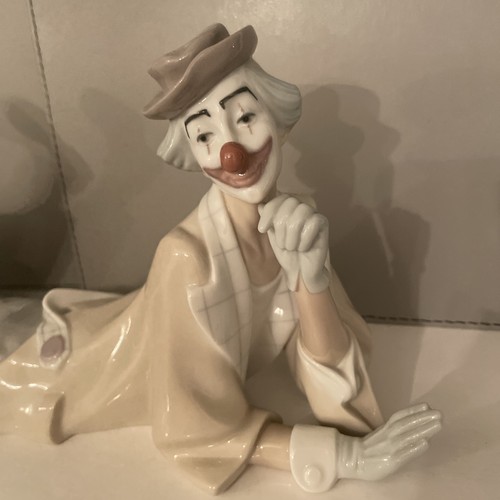 Lladro 4618 lying - ‘, down