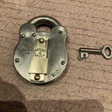 VINTAGE PADLOCK BELFRY 4 LEVER  PAT No. 325346 ENGLISH MADE military issue 1 key