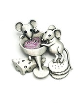 VINTAGE JJ JONETTE Pewter Brushed Silver Pewter-Mouse Brooch Wine Cheese