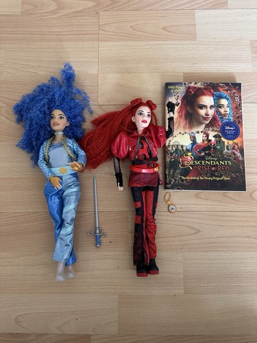 Descendants dolls bundle and - 4,