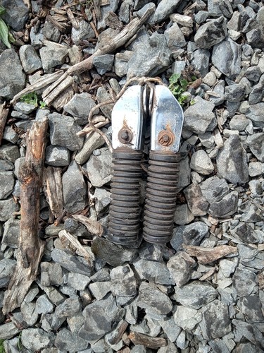 Rear folding foot - rear, pegs