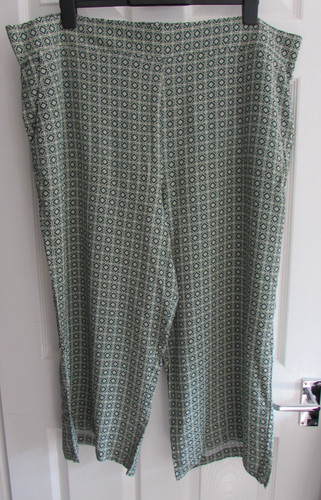 Bnwt cropped wide - bnwt, leg
