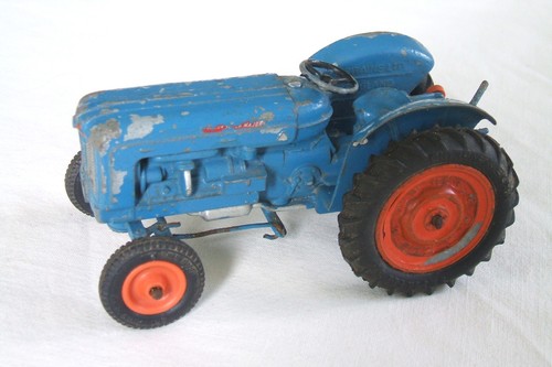 Britains 1960s fordson super - britains,