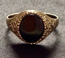9ct Gold Fully  Hallmarked Onyx Signet Ring size V 3.9 grams 
