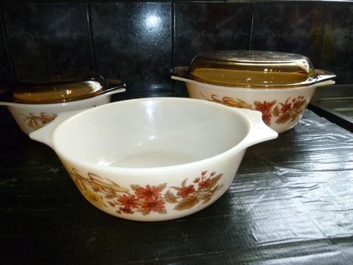 Vintage pyrex dishes - vintage,
