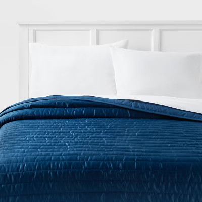 Satin quilt room - -, essentials