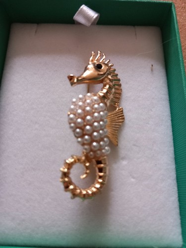 Goldtone seahorse faux pearl - seahorse,