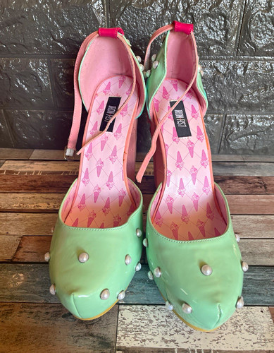 Iron fist lick platform - fist,