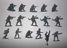 16 Plastic Toy Soldiers 1/35 scale WW2 German Infantry
