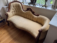 Sofa 3-seater Carved Buttoned