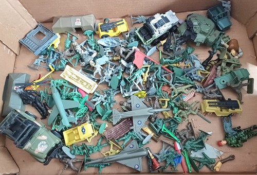 Job lot vintage plastic army - plastic,