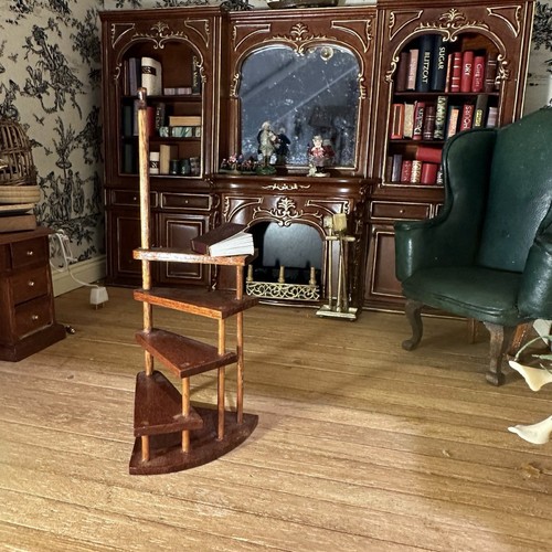 Dolls house scale - 1/12,