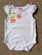 Zip Zap Baby Girls White Floral Bodysuit with Appliqué Bows. Age: 3-6 months.