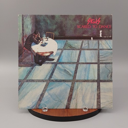 Skids scared dance - to,