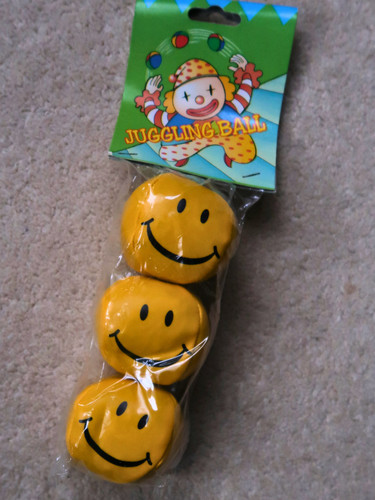 Smiley face juggling balls - 3,