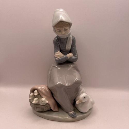 Lladro duck seller - seller", figurine