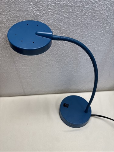 Room essentials task - room, lamp