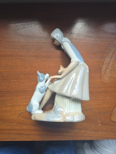 Porcelain figure woman with - porcelain,