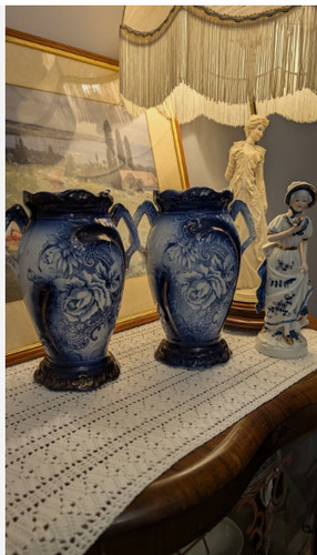 Victorian flow blue rose vase - blue,