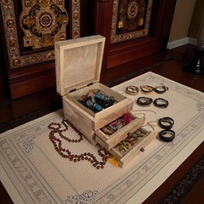 Hand-carved Mango Wood Indian Jewellery Box 15x15x11cm / 9x6