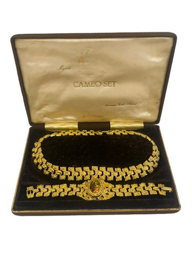 Majestic cameo set 22ct - cameo,