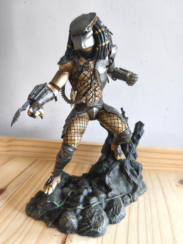 Predator statue diorama - statue, on