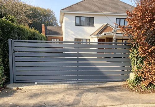 Aluminium driveway gate grey - aluminium,