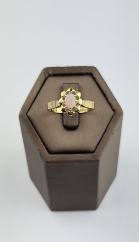 Opal 9ct gold - ,, vintage