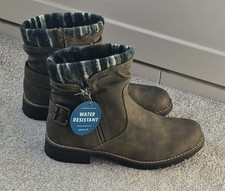 Pavers brown water resistant