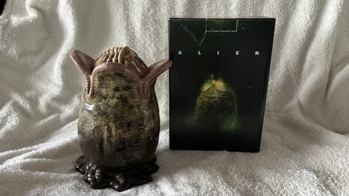 Alien cookie jar ceramic - cookie,