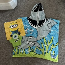 Kids Towelling Hooded Poncho & 2 Wash Flannels