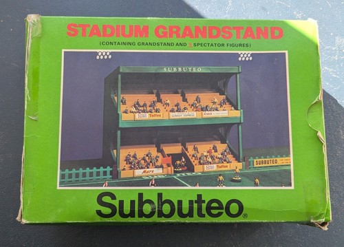 Boxed subbuteo green and tan