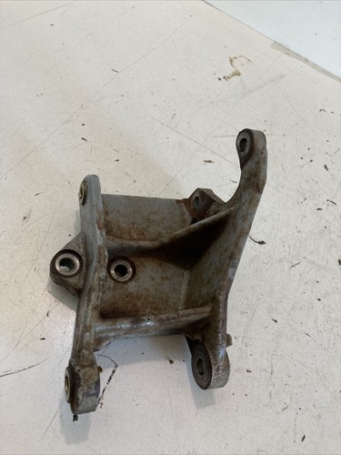 Mitsubishi grandis bracket - mitsubishi,
