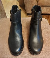 Ladies Leather Boots Size 6 TU