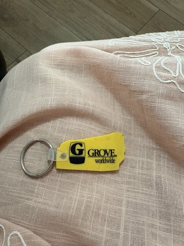 Grove cranes worldwide keyring - grove,