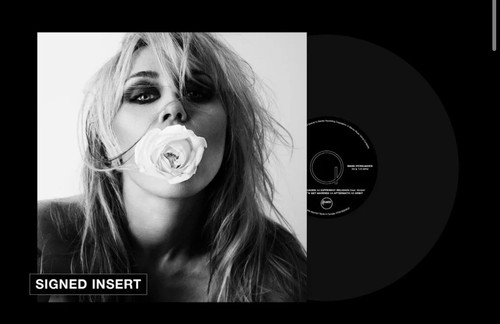 Miley cyrus bass persuades - miley,