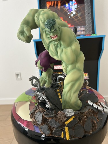 Incredible hulk statue 2003 - hulk,