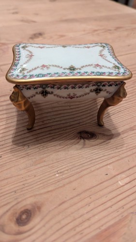 Limoges legged gilded - ,