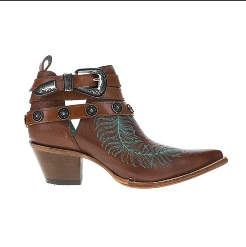 Corral leather concho harness