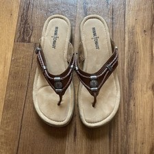 Minnetonka Womens Silverthorne Tan Leather Thong Sandal Flip Flops Size 8 Tribal