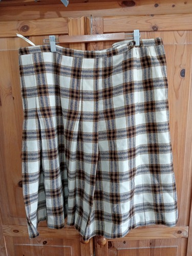 Ladies wool checked skirt - checked, size