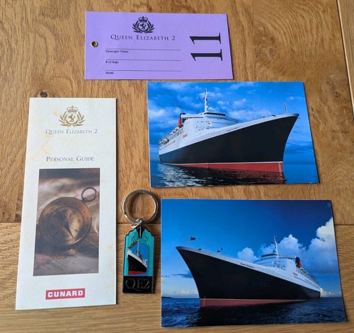 Qe2 keyring postcards tag - keyring,