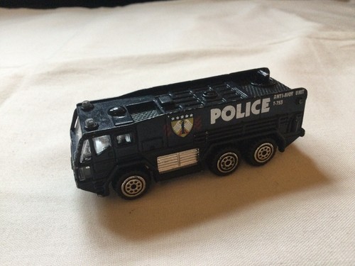 Diecast police anti - diecast, anti-riot