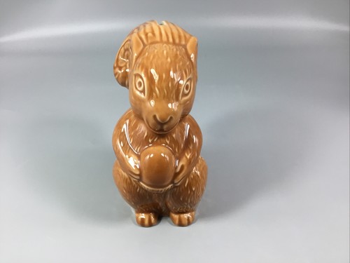 Wade squirrel money box