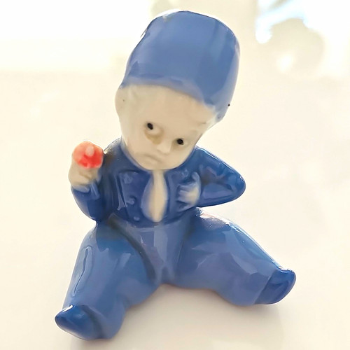 Unmarked glossy ceramic - unmarked, boy