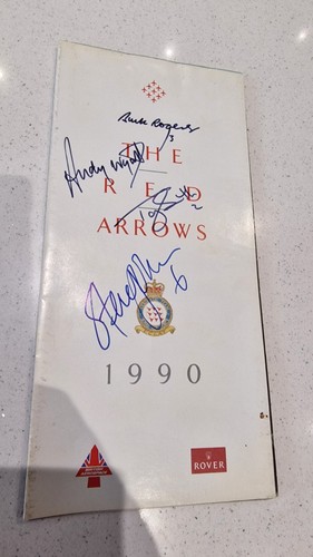 Red arrows 1990 team - arrows, book