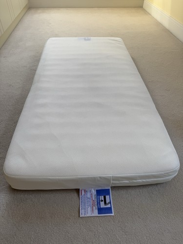 Cot bed mattress - mattress-, nearly